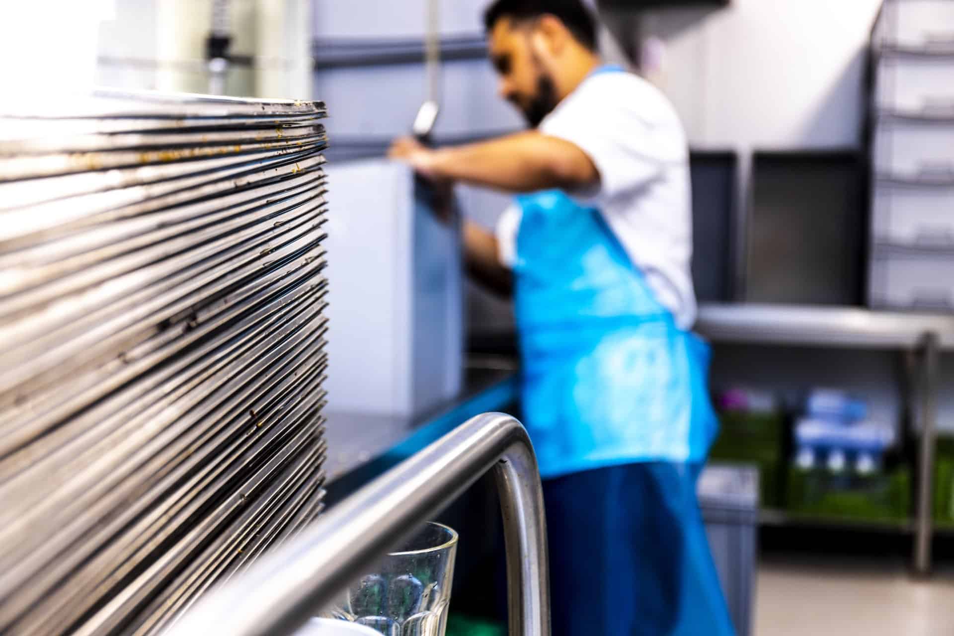 Opvaskning i køkken som vikar